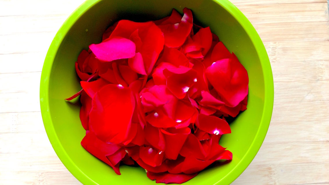 How to make rosewater for natural hair