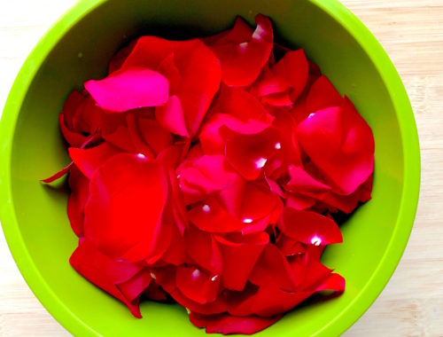 How to make rosewater for natural hair